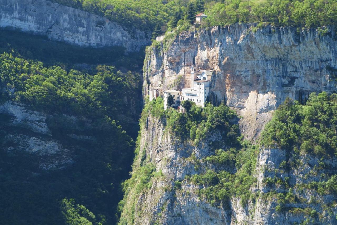 Hotel Stella Alpina Spiazzi Di Caprino Экстерьер фото
