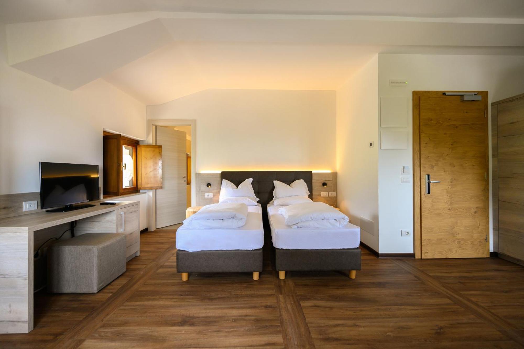 Hotel Stella Alpina Spiazzi Di Caprino Экстерьер фото